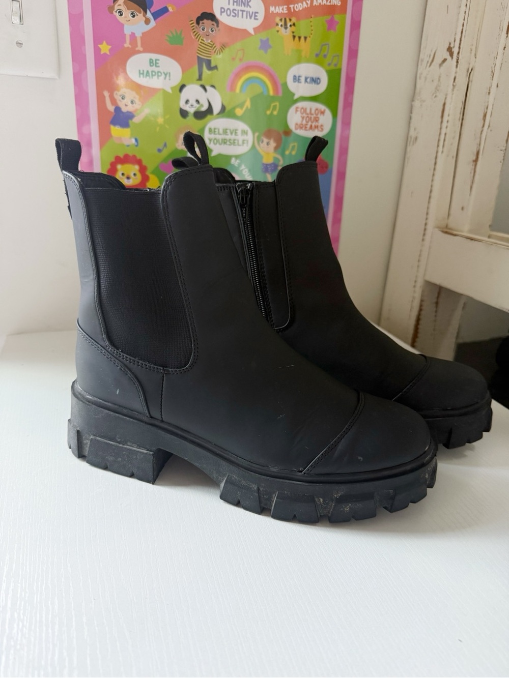 A New Day | Devan Winter Boots Black Chelsea Lug Sole Trendy It Girl Women’s 9.5
